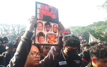 Ratusan Mahasiswa UB Gelar Aksi “Indonesia Gawat Darurat” di DPRD Kota Malang