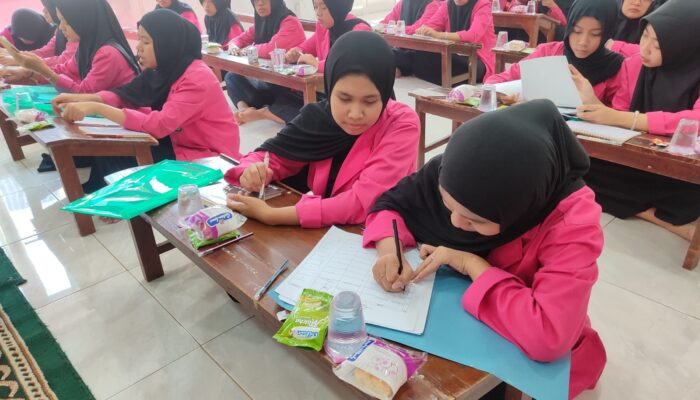 IJTI Jombang Latih Santriwati Ponpes Al Lathifiyyah 2 Tambakberas Tangkal Hoaks