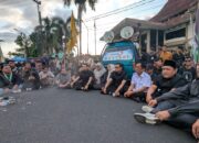 Ketua DPRD Jember Pilih Duduk Bersama Mahasiswa saat Suarakan Empat Tuntutan