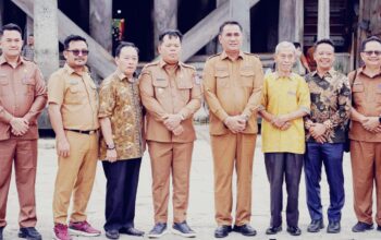 Disambut Prosesi Adat di Bawomataluo, Wabup Mentawai Dikenakan Pakaian Khas Nias Selatan