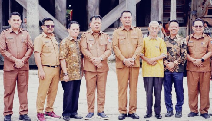 Disambut Prosesi Adat di Bawomataluo, Wabup Mentawai Dikenakan Pakaian Khas Nias Selatan