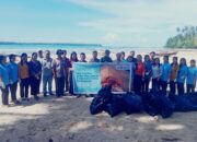 Sambut Hari Penyu Sedunia, Yayasan Penyu Indonesia Bersihkan Pantai Lagundri dan Sekitarnya