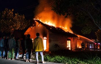 Kobaran Api Hanguskan Rumah Warga di Wajak, Kerugian Ditaksir Capai Rp300 Juta