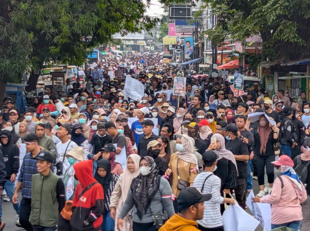 Ribuan Warga Tergabung FMJM Unjuk Rasa Tuntut Program MBG Tetap Dilanjutkan