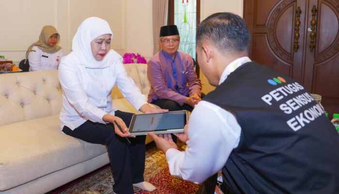 Khofifah Ikut Sensus Ekonomi 2026, Ajak Warga Berikan Data Akurat untuk Pembangunan
