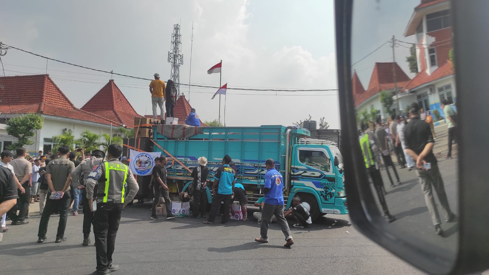 Puluhan Sopir Truk Unjuk Rasa di Jombang, Soroti Dugaan Pungli Oknum Polisi dan Fasilitas Rest Area