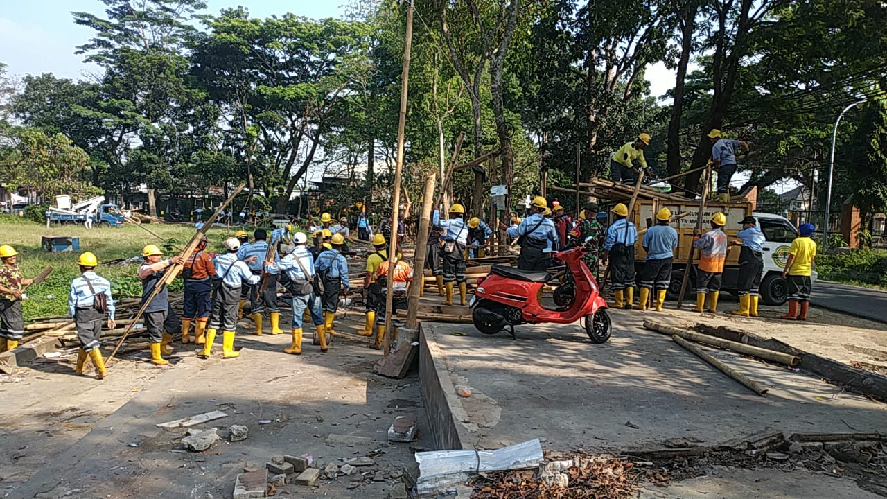 Puluhan Lapak di RTH Buring Ditertibkan, Pemkot Malang Tegaskan Tak Ada Toleransi bagi Penguasaan Aset Tanpa Izin