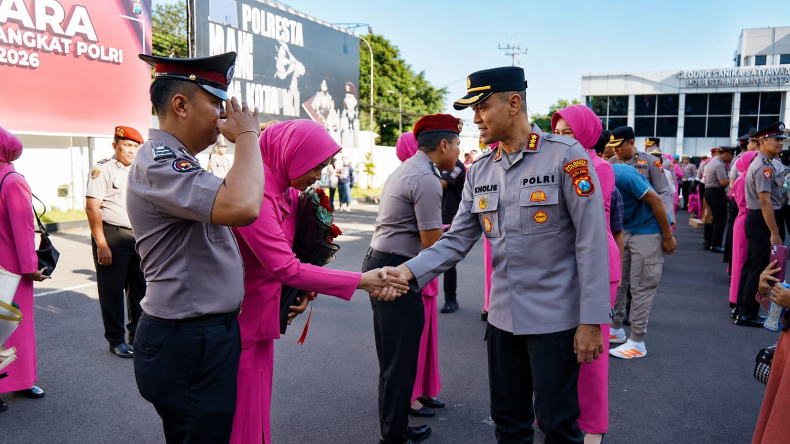 52 Personel Polresta Malang Kota Naik Pangkat, Kombes Putu Kholis: Pangkat Baru Harus Dibayar dengan Integritas dan Kinerja Nyata