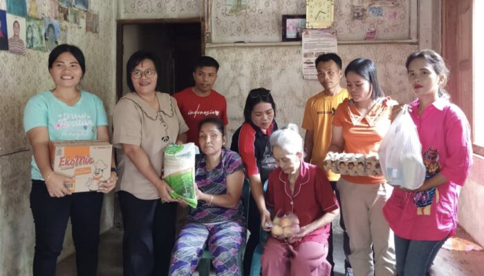 Anggota DPRD Adilina Ndruru Salurkan Bantuan Sembako untuk Lansia di Pelosok Nias Selatan