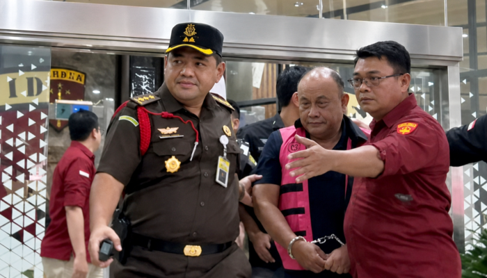 Sehari Setelah Dicopot Presiden, Eks Kepala BGN Kenakan Rompi Tahanan Kejagung