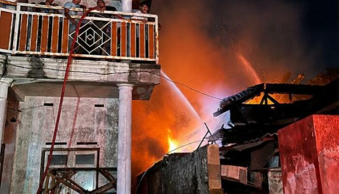 Diduga Berasal dari Tungku Kayu, Rumah Lansia di Tajinan Ludes Terbakar