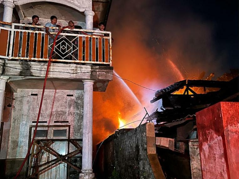 Diduga Berasal dari Tungku Kayu, Rumah Lansia di Tajinan Ludes Terbakar
