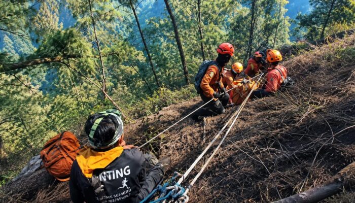 Pendaki Terjatuh 375 Meter di Semeru Berhasil Diselamatkan, Operasi SAR Berlangsung Empat Hari
