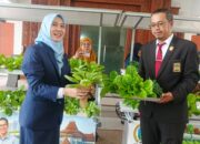 Wakil Ketua DPRD Provinsi Jatim Apresiasi Ide Setwan Menanam Sayuran Hidroponik di Lingkungan Gedung Megah