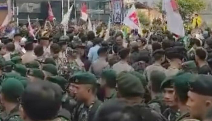 TNI Turun Saat Demo Mahasiswa, Kritik Militerisme Menguat di Jalanan