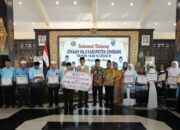 Menteri Haji RI Sambut Jemaah Haji Jombang, 17 Penerima Bantuan Dapat Rp 20 Juta