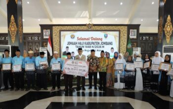 Menteri Haji RI Sambut Jemaah Haji Jombang, 17 Penerima Bantuan Dapat Rp 20 Juta