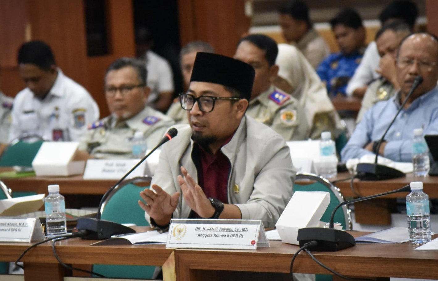Bertahun-tahun setelah diberi kekhususan oleh negara, Aceh masih menghadapi persoalan mendasar dalam urusan pertanahan. Ribuan hektare tanah eks-Hak Guna Usaha (HGU) di sejumlah wilayah belum jelas statusnya dan tidak produktif, sementara Badan Pertanahan Aceh yang diamanatkan Undang-Undang Pemerintahan Aceh tak kunjung terbentuk.
