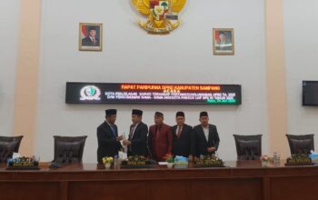 Eksekutif dan Legislatif Kabupaten Sampang Bahas Nota Penjelasan Raperda Dalam Paripurna