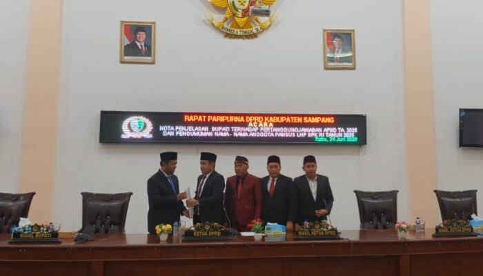 Eksekutif dan Legislatif Kabupaten Sampang Bahas Nota Penjelasan Raperda dalam Paripurna