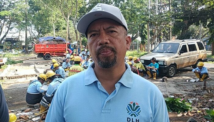 RTH Buring Kembali Hijau, DLH Kota Malang Bersama Satpol PP Tertibkan Bangunan di Kawasan Hijau
