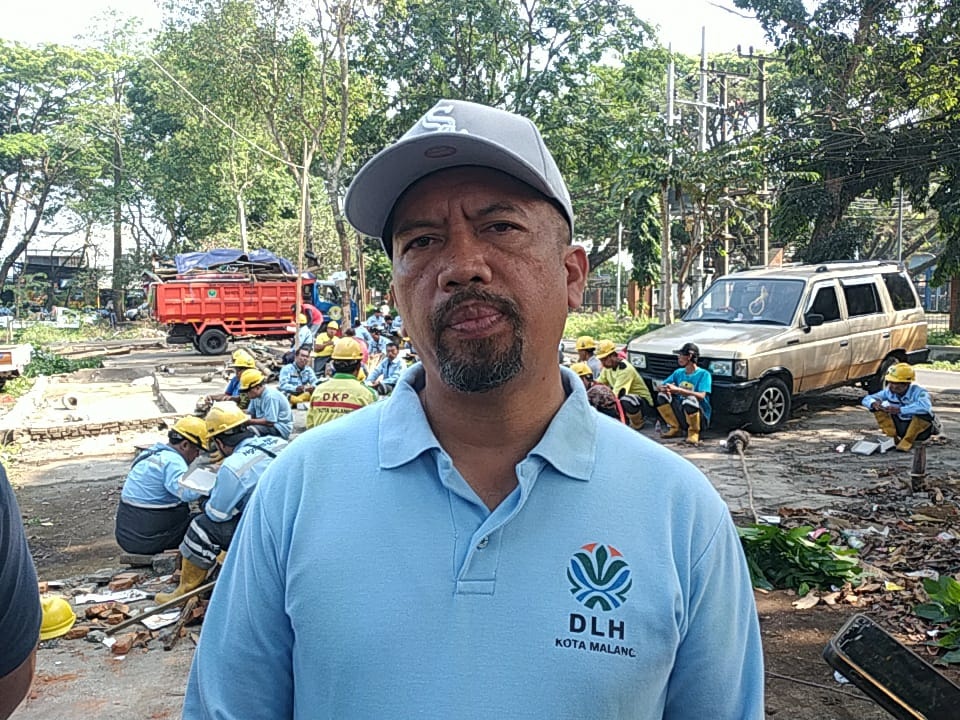 RTH Buring Kembali Hijau, DLH Kota Malang Bersama Satpol PP Tertibkan Bangunan di Kawasan Hijau