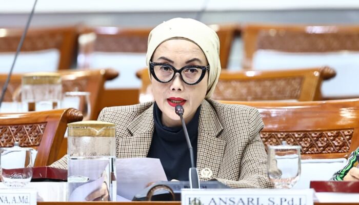 DPR Bongkar Ketimpangan Anggaran Pendidikan Kemenag, PIP Hanya Rp2 Juta, Serapan Insentif Guru pun Mandek