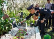 Hari Bhayangkara ke-80, Kapolresta Malang Kota Pilih Refleksi: Ziarah ke Makam Korban Tragedi Kanjuruhan Jadi Pesan Kemanusiaan