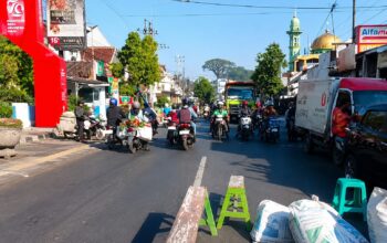 Diduga Berbelok Tanpa Memastikan Kondisi Aman, Pengendara Viar Tabrak Honda Supra di Pakis