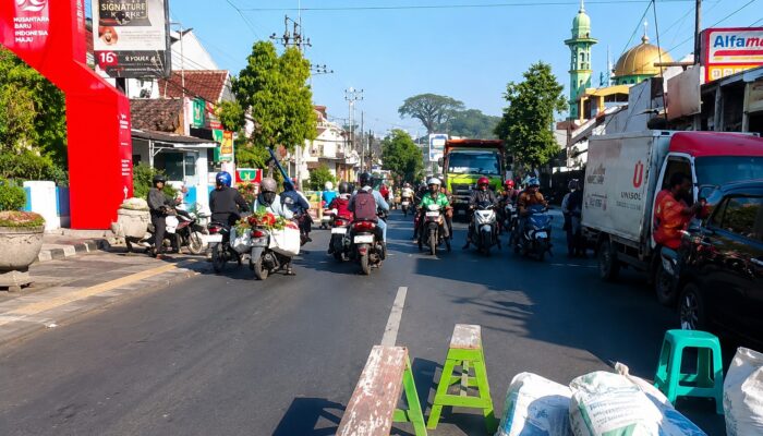 Diduga Berbelok Tanpa Memastikan Kondisi Aman, Pengendara Viar Tabrak Honda Supra di Pakis