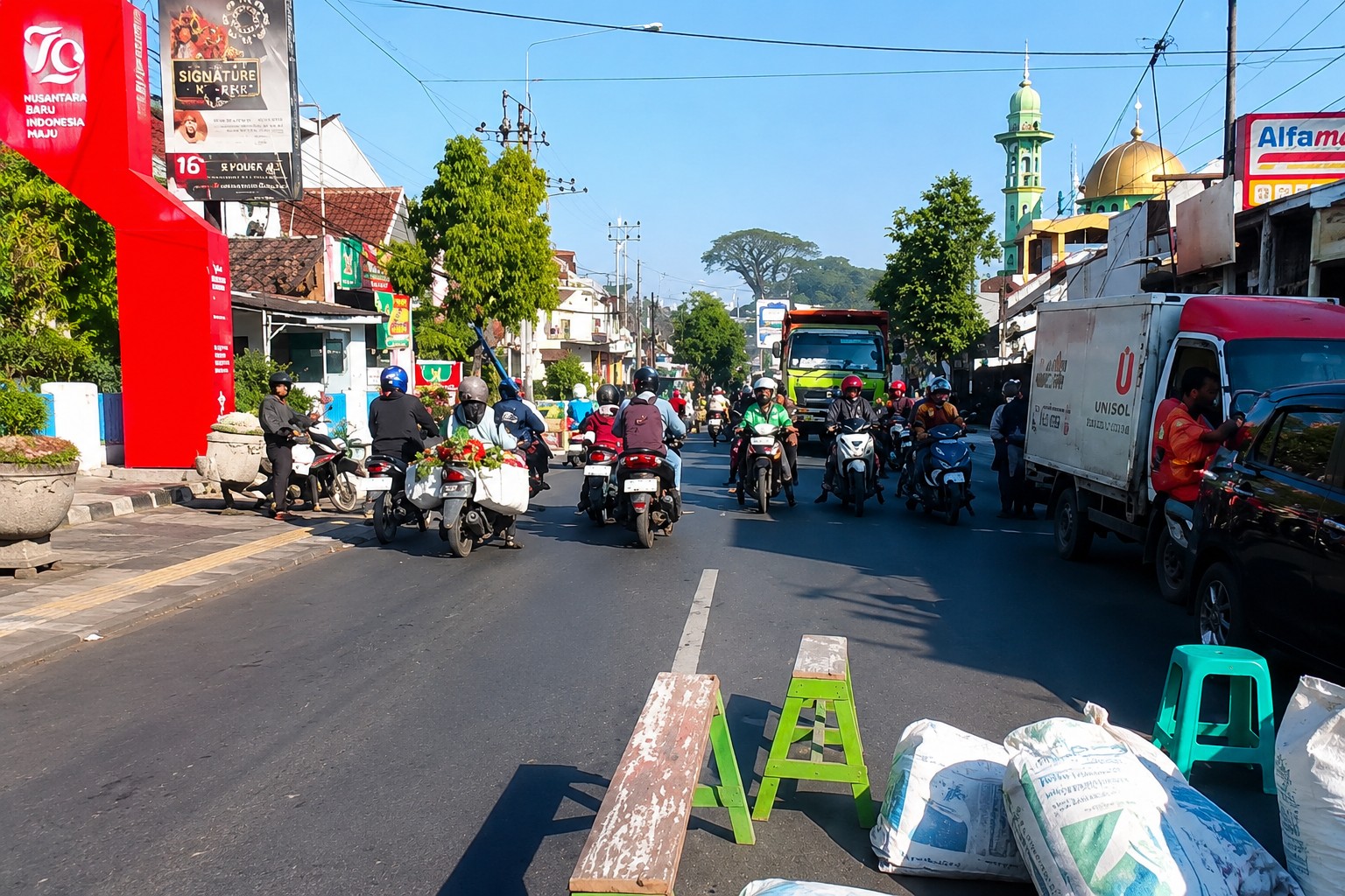 Diduga Berbelok Tanpa Memastikan Kondisi Aman, Pengendara Viar Tabrak Honda Supra di Pakis
