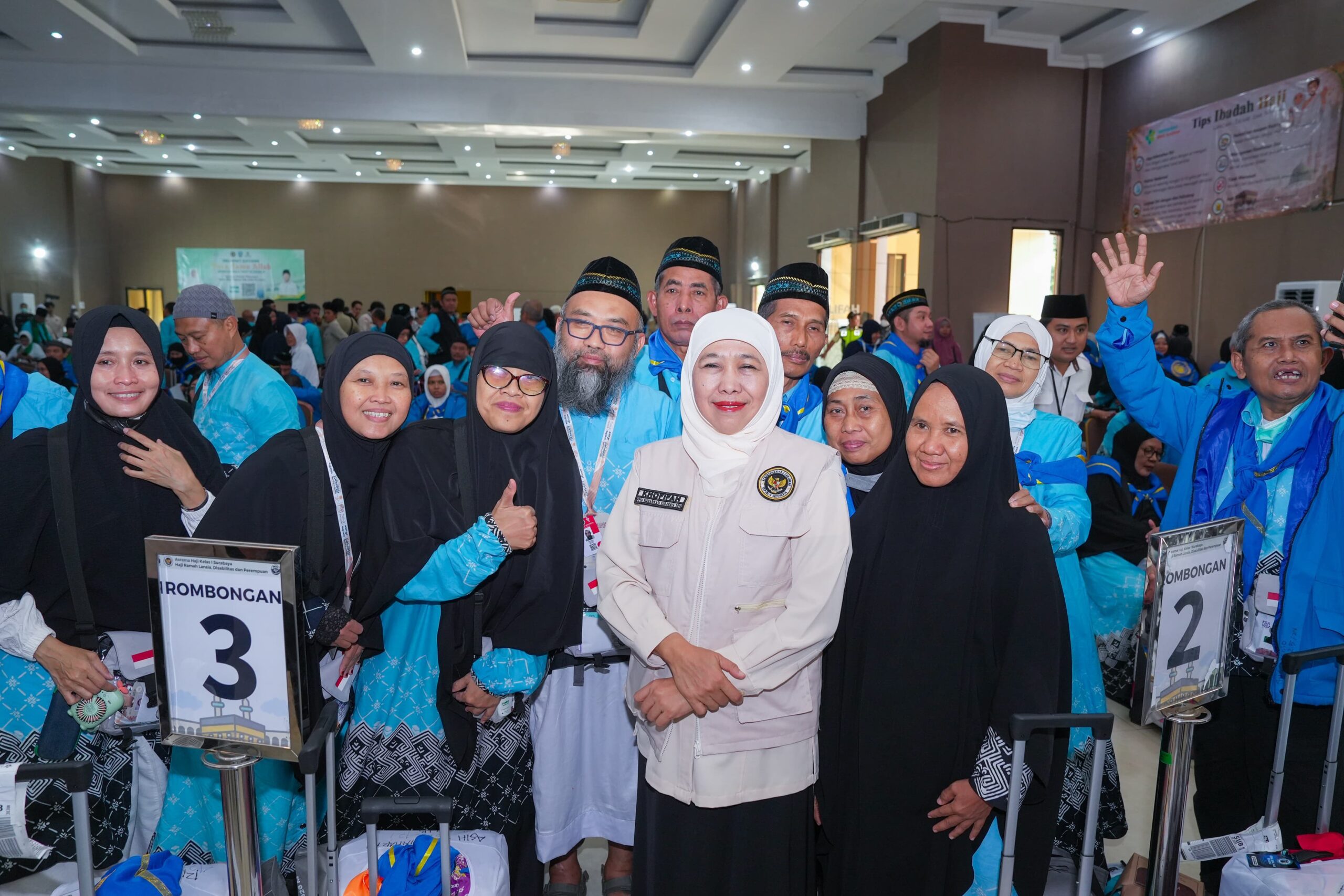 Gubernur Khofifah Bersama Menteri Haji dan Umrah Sambut Kepulangan Jamaah Haji Kloter Terakhir Debarkasi Surabaya