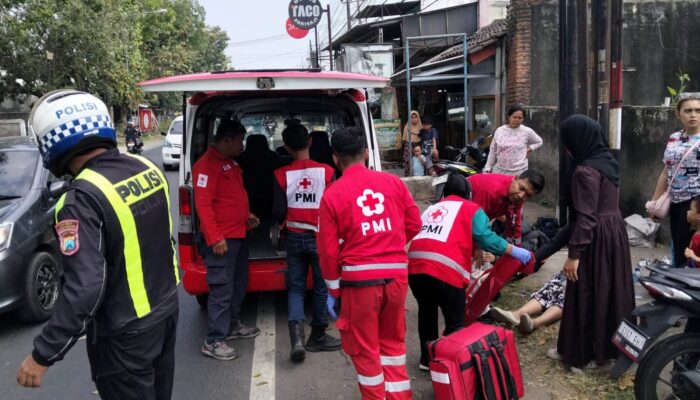 Tabrakan Adu Banteng Dua Sepeda Motor di Pakisaji, Tiga Korban Dilarikan ke RSUD Kanjuruhan
