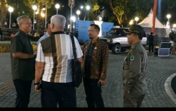 Gerakan Indonesia Asri, DLH Kota Malang Terima Bantuan Sarpras Kebersihan dan 500 Pohon untuk Penghijauan