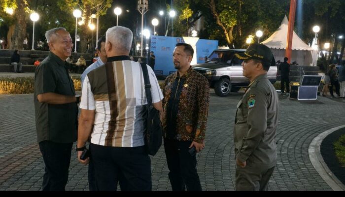 Gerakan Indonesia Asri, DLH Kota Malang Terima Bantuan Sarpras Kebersihan dan 500 Pohon untuk Penghijauan
