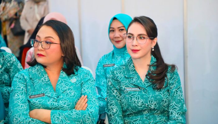Hadiri Pembukaan HKG PKK ke-54, Arumi Bachsin Dorong Gerakan Minum Tablet MMS