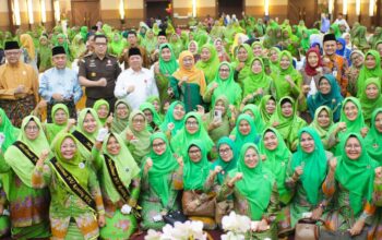 Khofifah Saksikan Deklarasi Muslimat NU Riau Suarakan 9 Himbauan kepada PBB