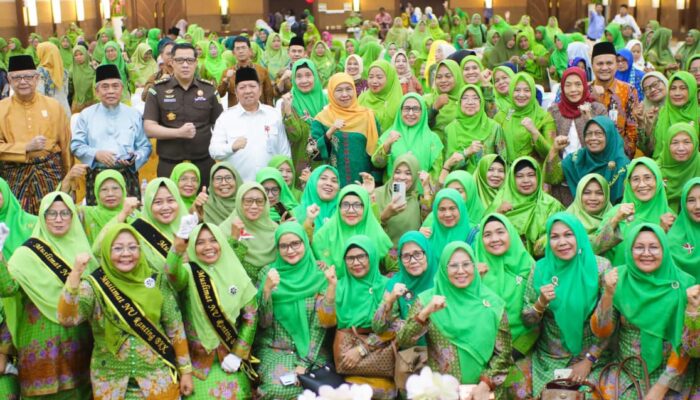 Khofifah Saksikan Deklarasi Muslimat NU Riau Suarakan 9 Himbauan kepada PBB
