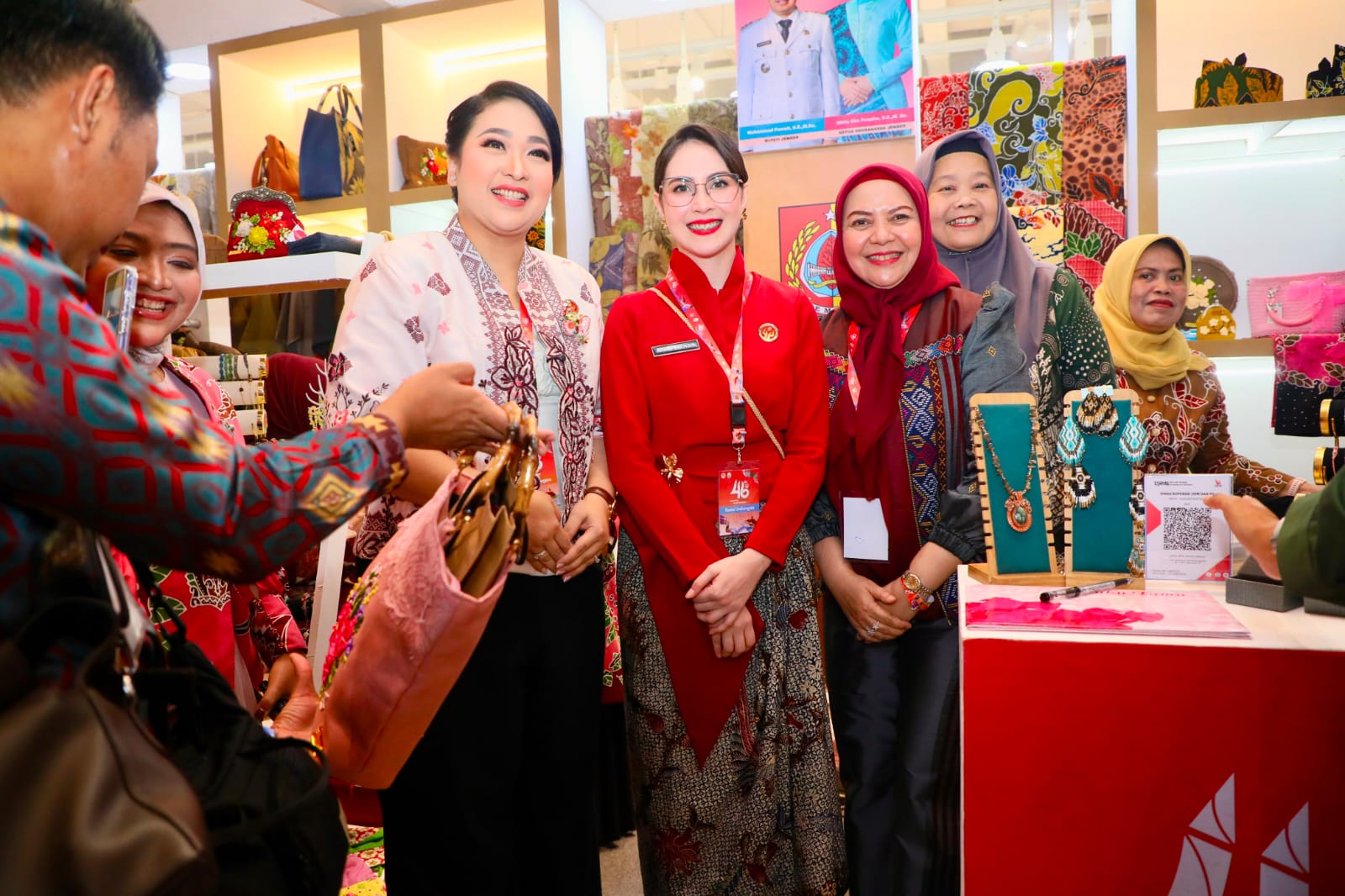 HUT ke-46 Dekranas, Arumi Bachsin Dorong Wastra Lebih Relevan dengan Generasi Muda