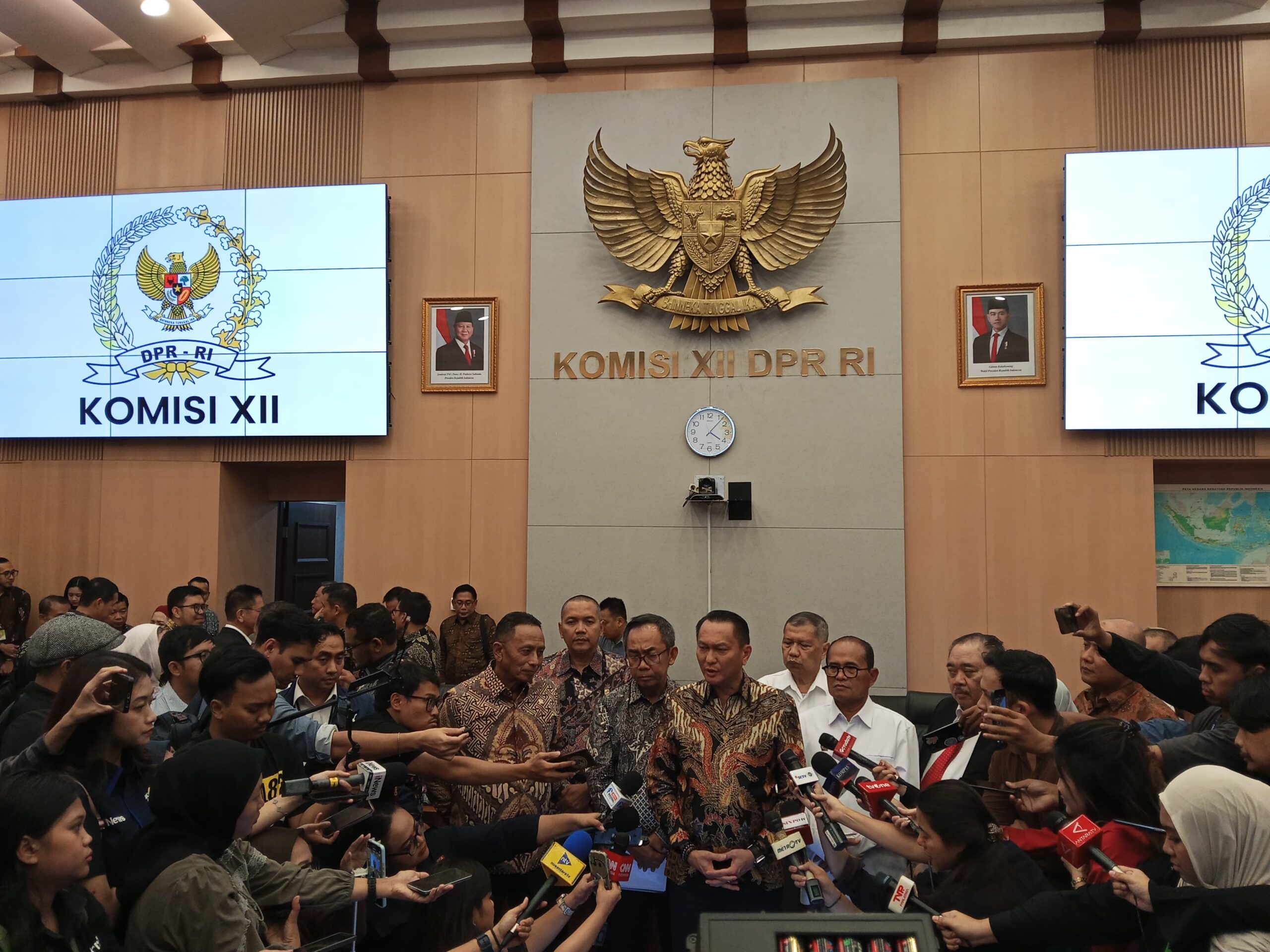 DPR Pertanyakan Klaim Stok BBM Aman: Kalau Pasokan Cukup, Mengapa SPBU Dipenuhi Antrean?