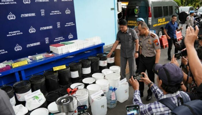 Polresta Malang Kota Bongkar Pabrik Kosmetik Ilegal, Sita 1,4 Ton Bahan Baku dan Ungkap Omzet Ratusan Juta Rupiah