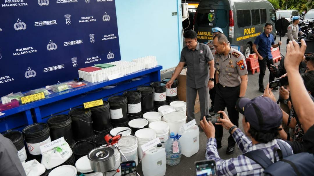 Polresta Malang Kota Bongkar Pabrik Kosmetik Ilegal, Sita 1,4 Ton Bahan Baku dan Ungkap Omzet Ratusan Juta Rupiah