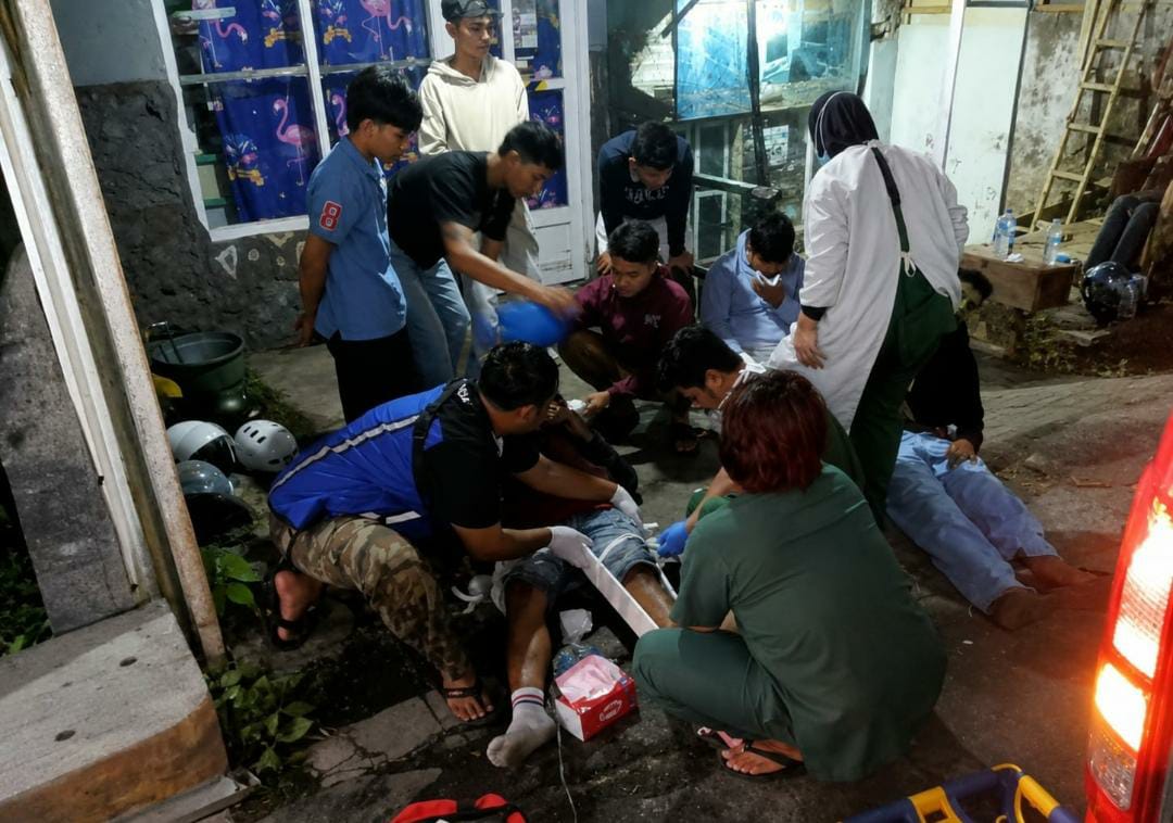 Tiga Remaja Asal Pasuruan Alami Kecelakaan Tunggal di Simpang Sumber Porong, Diduga Pengendara Mengantuk