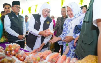 Gelar Pasar Murah ke-84 di Pamekasan, Khofifah: Tekan Harga Pokok, Kuatkan Daya Beli dan UMKM