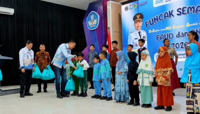 Disdikbud Kota Malang Pastikan Bantuan Seragam Tepat Sasaran, Pendataan Desil 1–4 Jadi Dasar Penyaluran