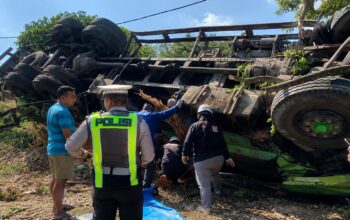 Diduga Rem Blong, Truk Tangki Tetes Tebu Terguling di Jalibar Kepanjen, Sopir Tewas Terjepit di Kabin