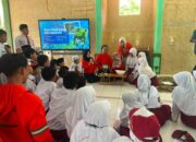 UKM Wanala UNAIR Edukasi Siswa SD di Bawean Soal Bahaya Mikroplastik dan Sampah Laut