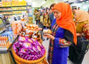 Gubernur Khofifah Kunjungi Indo Market Hongkong, Ajak UMKM Jatim Garap Pasar Halal Dunia