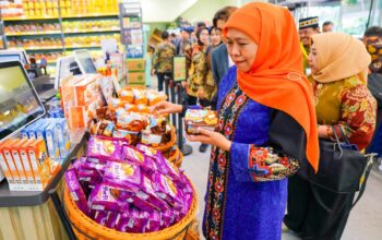 Gubernur Khofifah Kunjungi Indo Market Hong Kong, Ajak UMKM Jatim Garap Pasar Halal Dunia