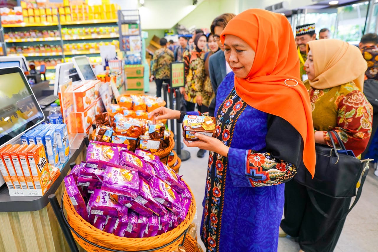 Gubernur Khofifah Kunjungi Indo Market Hong Kong, Ajak UMKM Jatim Garap Pasar Halal Dunia
